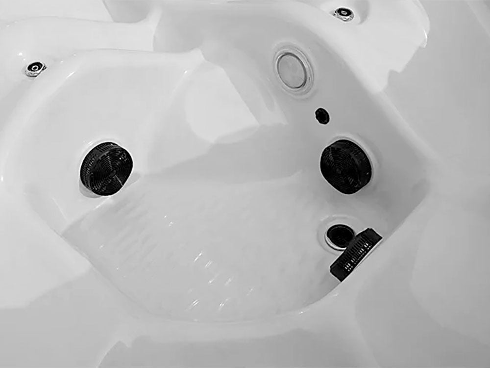 SR8101C - 25 Jets, 3 Upright Seats and 2 Dual Loungers, and UV/OZONE Systems