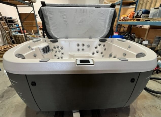 2019 Jacuzzi J-585
